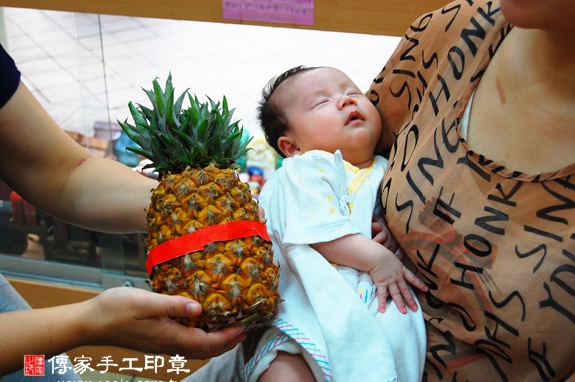 永谷寶寶(新北永和區嬰兒寶寶滿月剃頭理髮、免費嬰兒剃胎毛儀式吉祥話)。中國風會場，爸媽寶貝免費穿「日中韓」古裝禮服。專業拍照、DVD光碟、證書。★購買「臍帶章、肚臍章、胎毛筆刷印章」贈送：剃頭、收涎、抓周，三選一。 2015.11.17 照片14